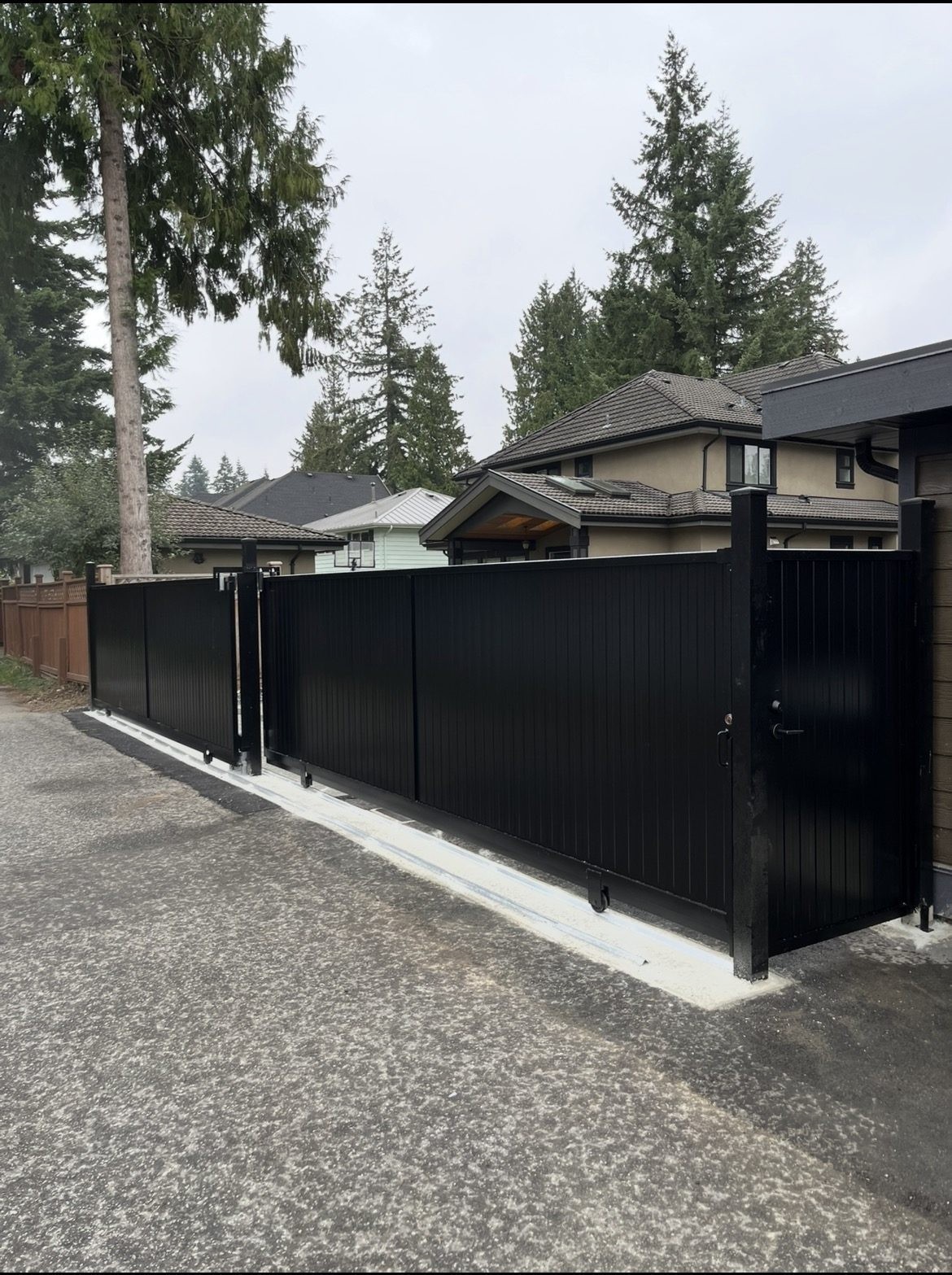 Fence repair Coquitlam — vinyl fence