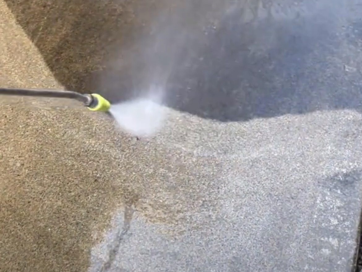 Pressure washing driveway Greater Vancouver — before after cleaning
